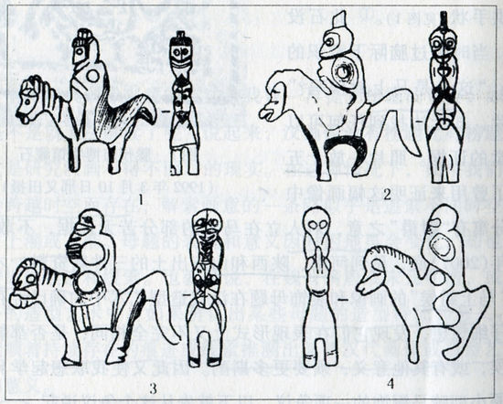 古代小型骑马铜垂饰的线图。有专家认为这些造型是猴子骑在马上，表示“马上封侯”之意。