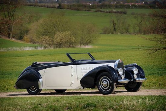 1938年的布加迪57C型斯泰尔维奥敞篷车。