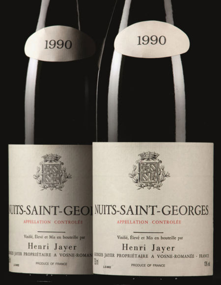 拍品编号4 Nuits-St.-Georges 1990年 12瓶 估价： 港币130，000 - 180，000 1990年份：正如亨瑞‧贾耶所言：「Premier Cru。六月的天气清凉且不稳定，造就悠长的开花期… 保证生长细小优质的葡萄，产量不多。」他续指：「?管葡萄含糖量高，然而酸度显着。这次收成较1989年更『清爽』，因此更易酿?。」