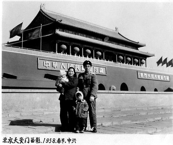 1958年的天安门没挂毛主席像