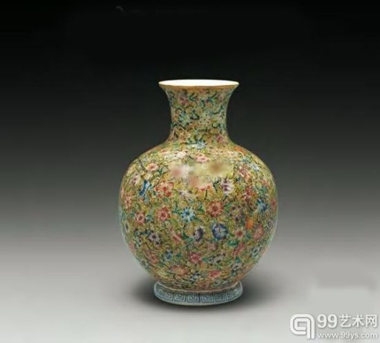 民国粉彩锦地石榴尊 尺寸：长：17cm；口径：6．2cm 