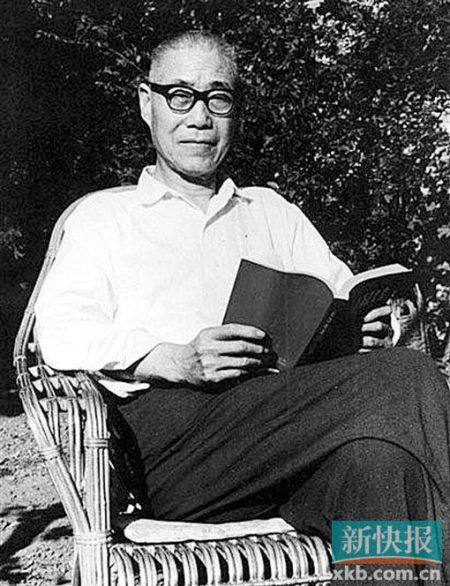 简介 潘天寿 (1897-1971)，字大颐，自署阿寿、雷婆头峰寿者等。现代著名画家、教育家。浙江宁海人。擅长画花鸟、山水，兼善指画，亦能诗词、书法、篆刻。