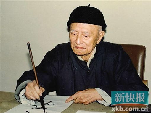 简介 林散之 1898-1989年，江苏江浦人。原名以沃，后改为以霖。张栗庵为其取“三痴”之谐音，改其名为散之。晚年署名散耳。工诗、善画、精于书法。