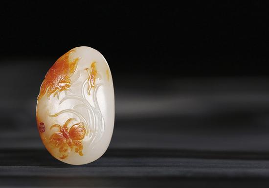 王金忠 和田玉籽料蝶恋花挂件

　　3.8×2.4×1.1cm 16.3g